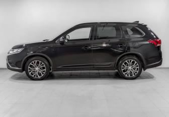 Подержанный автомобиль Mitsubishi Outlander 2021 года (8 фото)