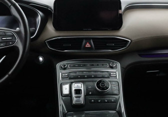 Подержанный автомобиль Hyundai Santa Fe 2021 года (9 фото)