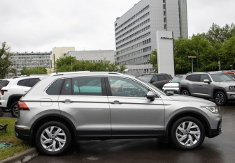Подержанный автомобиль Volkswagen Tiguan 2021 года (3 фото)