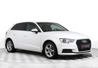 Подержанный автомобиль Audi A3 Hatchback 2016 года (3 фото)