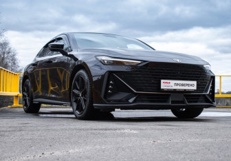 Подержанный автомобиль Changan UNI-V 2022 года (5 фото)