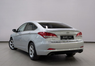 Подержанный автомобиль Hyundai i40 Sedan 2014 года (23 фото)