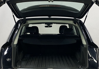 Подержанный автомобиль Audi Q7 2015 года (10 фото)