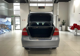 Подержанный автомобиль Chevrolet Aveo Sedan 2007 года (7 фото)