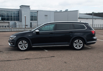Подержанный автомобиль Volkswagen Passat Wagon 2017 года (8 фото)