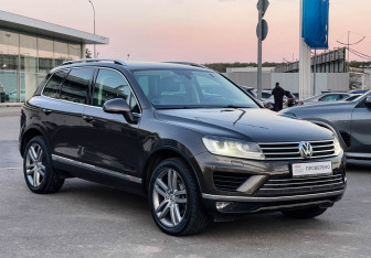 Подержанный автомобиль Volkswagen Touareg 2015 года (3 фото)