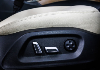 Подержанный автомобиль Audi Q5 2012 года (17 фото)