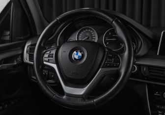 Подержанный автомобиль BMW X5 2017 года (15 фото)