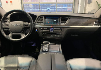 Подержанный автомобиль Genesis G80 2020 года (16 фото)
