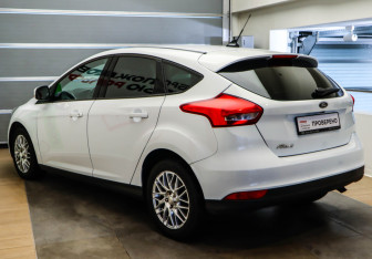 Подержанный автомобиль Ford Focus Hatchback 2017 года (6 фото)