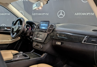 Подержанный автомобиль Mercedes-Benz GLE 2017 года (11 фото)