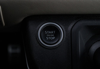Подержанный автомобиль Land Rover Defender Suv 2020 года (21 фото)