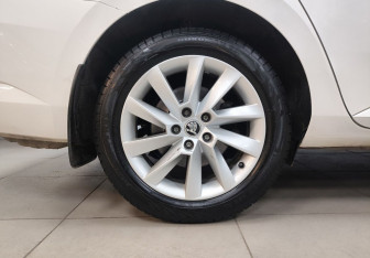 Подержанный автомобиль Skoda Superb Liftback 2019 года (9 фото)