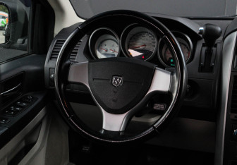 Подержанный автомобиль Dodge Caravan 2009 года (14 фото)