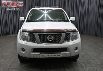 Подержанный автомобиль Nissan Pathfinder 2014 года (2 фото)
