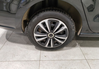 Подержанный автомобиль Volkswagen Polo Sedan 2014 года (12 фото)