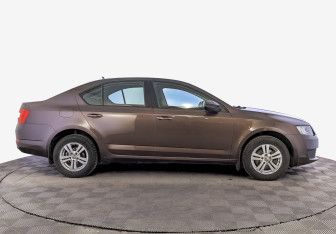 Подержанный автомобиль Skoda Octavia Liftback 2017 года (4 фото)