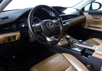 Подержанный автомобиль Lexus ES 2015 года (15 фото)