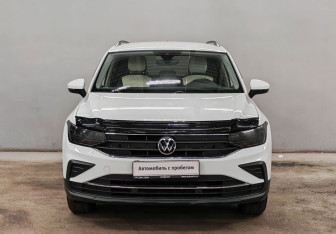 Подержанный автомобиль Volkswagen Tiguan 2021 года (2 фото)