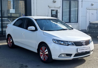Подержанный автомобиль Kia Cerato Sedan 2012 года (3 фото)