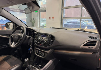 Подержанный автомобиль LADA (ВАЗ) Vesta Sedan 2018 года (11 фото)