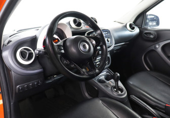 Подержанный автомобиль Smart Forfour 2016 года (13 фото)