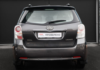 Подержанный автомобиль Toyota Verso 2012 года (5 фото)