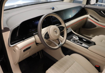 Подержанный автомобиль Voyah Dream 2023 года (7 фото)