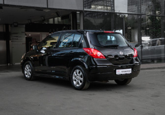 Подержанный автомобиль Nissan Tiida Hatchback 2012 года (6 фото)