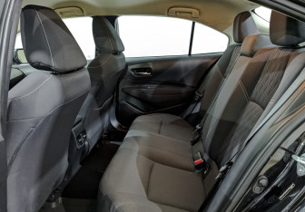 Подержанный автомобиль Toyota Corolla Sedan 2019 года (18 фото)