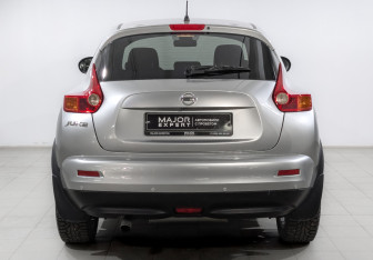 Подержанный автомобиль Nissan Juke 2012 года (6 фото)