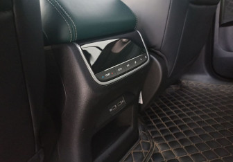 Подержанный автомобиль GAC GS8 2023 года (12 фото)