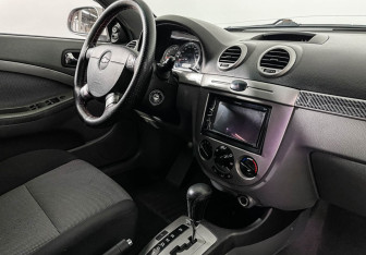 Подержанный автомобиль Chevrolet Lacetti Hatchback 2011 года (9 фото)