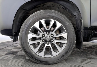 Подержанный автомобиль Toyota Land Cruiser Prado 2021 года (18 фото)
