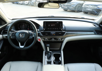 Подержанный автомобиль Honda Accord Sedan 2019 года (11 фото)