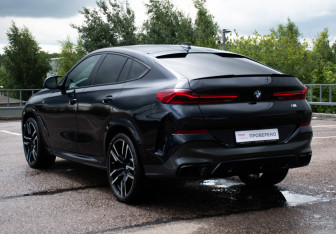 Подержанный автомобиль BMW X6 2021 года (7 фото)