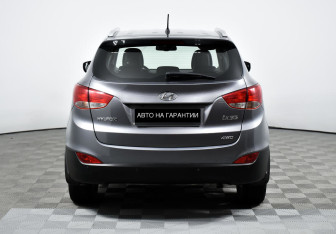 Подержанный автомобиль Hyundai ix35 2012 года (6 фото)