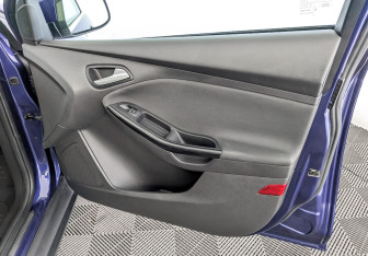 Подержанный автомобиль Ford Focus Hatchback 2016 года (24 фото)
