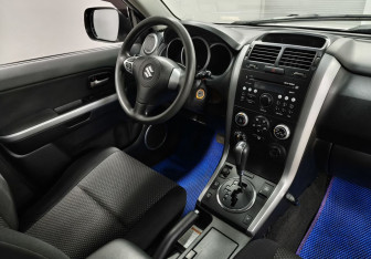 Подержанный автомобиль Suzuki Grand Vitara 2007 года (10 фото)