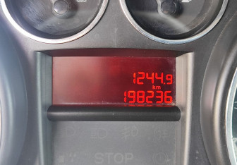 Подержанный автомобиль Peugeot 308 Hatchback 2009 года (16 фото)