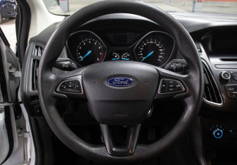 Подержанный автомобиль Ford Focus Wagon 2017 года (17 фото)