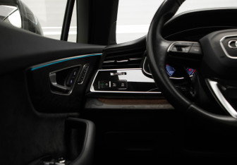 Подержанный автомобиль Audi Q7 2020 года (14 фото)