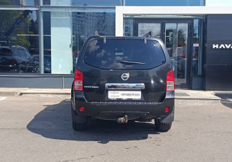 Подержанный автомобиль Nissan Pathfinder 2010 года (6 фото)
