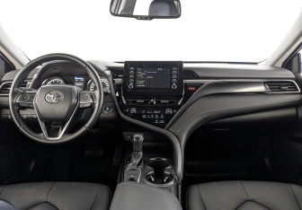 Подержанный автомобиль Toyota Camry Sedan 2021 года (14 фото)
