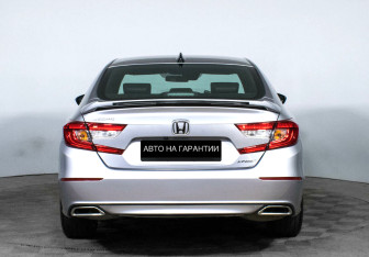 Подержанный автомобиль Honda Accord Sedan 2022 года (4 фото)