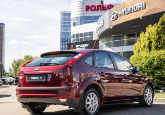 Подержанный автомобиль Ford Focus Hatchback 2006 года (4 фото)