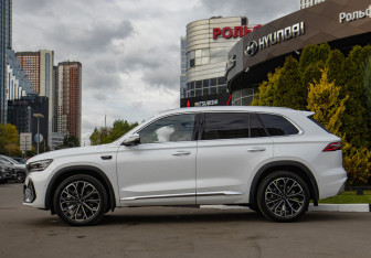 Подержанный автомобиль Geely Monjaro 2025 года (6 фото)