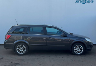 Подержанный автомобиль Opel Astra Wagon 2011 года (4 фото)