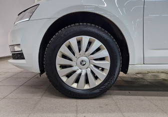 Подержанный автомобиль Skoda Octavia Liftback 2020 года (13 фото)