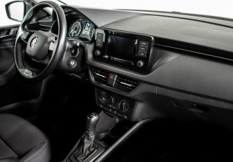 Подержанный автомобиль Skoda Rapid Liftback 2020 года (10 фото)